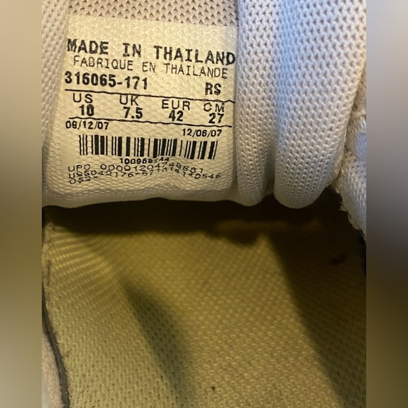 Nike Tennis Shoes - Picture 5 of 6